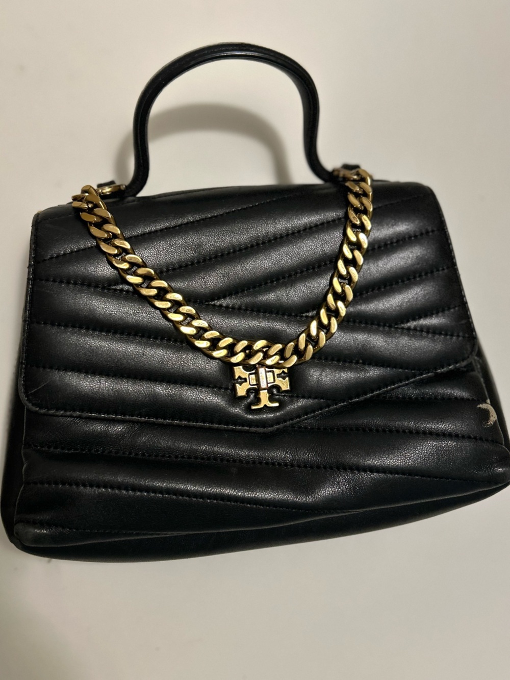 Tory Burch Black Quilted Shoulder Bag with Gold Chain - Picture 2 of 6
